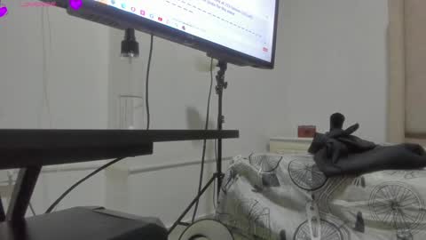 Lau   follow  online show from December 2024 02:48:02 AM