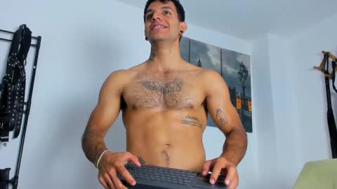 Snapshot of juanbladde chatting on October 2025 05:17:02 AM Juan Esteban online show from October 2025 05:17:02 AM