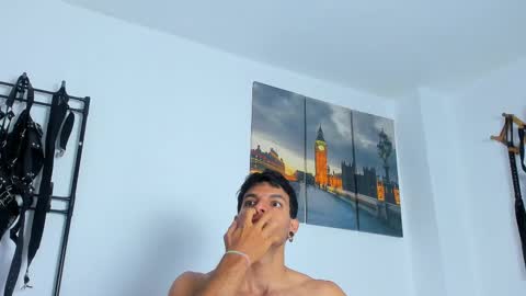 Snapshot of juanbladde chatting on October 2025 05:01:01 PM Juan Esteban online show from October 2025 05:01:01 PM