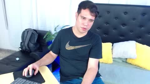 Snapshot of juansummer chatting on November 2025 12:11:02 AM Polo online show from November 2025 12:11:02 AM