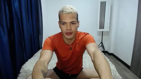 Snapshot of juicy_boy22 chatting on November 2025 01:52:02 AM Miguel online show from November 2025 01:52:02 AM