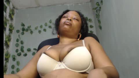 Snapshot of juicy_gold22 chatting on February 2025 06:56:02 AM Mariagold online show from February 2025 06:56:02 AM