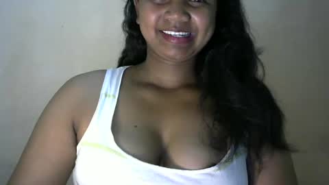 Snapshot of juicy_pretty chatting on October 2025 02:00:01 AM stellah online show from October 2025 02:00:01 AM