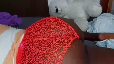 Snapshot of juicybooty_001 chatting on October 2025 07:12:02 AM Sweetass online show from October 2025 07:12:02 AM