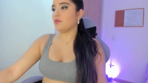 Snapshot of juli_santos_22 chatting on January 2025 12:43:01 PM juli_santos_22 online show from January 2025 12:43:01 PM