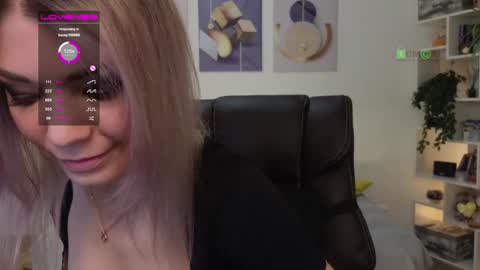 Cute online show from December 2024 06:45:01 PM