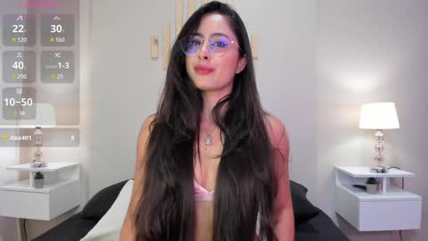 J U L IA   M A R T I N E Z online show from January 2025 11:31:02 AM