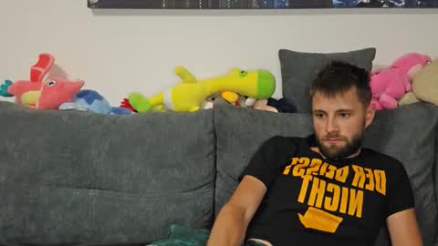 julia_official online show from September 2025 08:24:01 PM