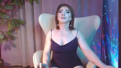 Snapshot of julia_renard chatting on November 2025 09:15:01 PM Julia online show from November 2025 09:15:01 PM