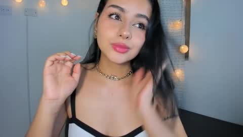 julia_strauns online show from December 2024 04:09:01 AM