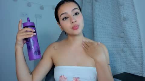 julia_strauns online show from January 2025 05:47:02 AM