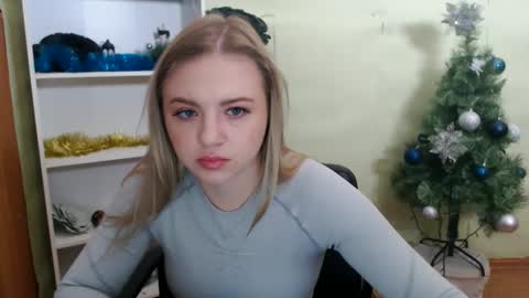 juliacrazy_ online show from December 2024 05:37:01 AM