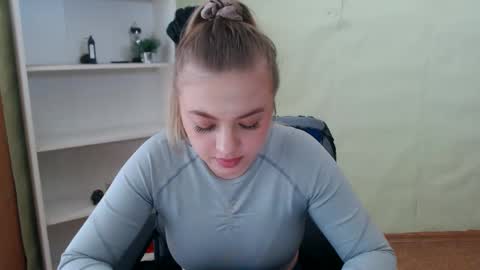 juliacrazy_ online show from March 2025 09:25:02 AM