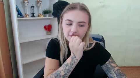 juliacrazy_ online show from September 2025 05:31:01 AM