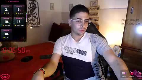 Snapshot of julian1225_ chatting on November 2025 03:05:01 AM Julian online show from November 2025 03:05:01 AM