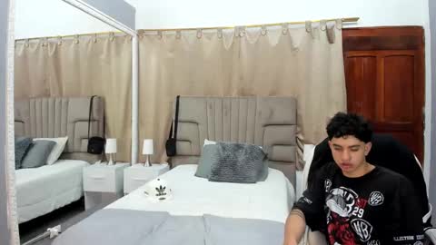 julian billy online show from January 2025 05:43:02 PM