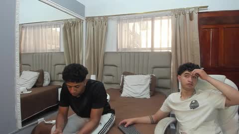 julian billy online show from February 2025 02:43:01 PM