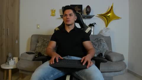 julian_wallace online show from October 2025 06:16:02 PM