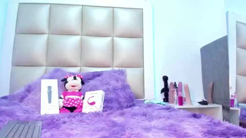 juliana_js_ online show from September 2025 04:47:01 AM