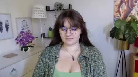 Julie online show from September 2025 12:38:02 PM