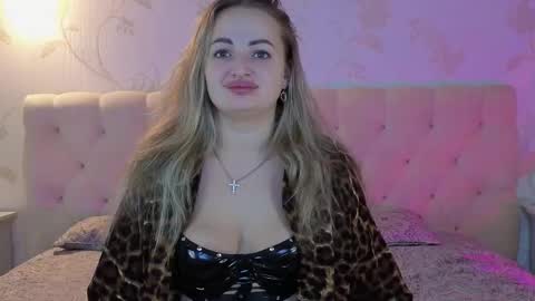 JulieDevis online show from October 2025 07:10:02 AM