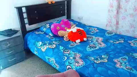 Snapshot of julieta_art1 chatting on December 2024 07:18:01 PM julieta art1 online show from December 2024 07:18:01 PM