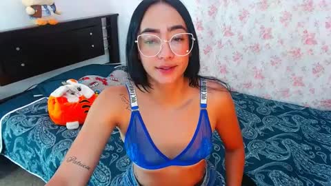 Snapshot of julieta_art1 chatting on January 2025 10:44:02 PM julieta art1 online show from January 2025 10:44:02 PM