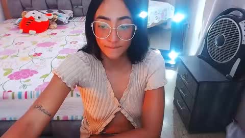 Snapshot of julieta_art1 chatting on February 2025 10:53:02 PM julieta art1 online show from February 2025 10:53:02 PM