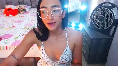 Snapshot of julieta_art1 chatting on February 2025 10:51:02 PM julieta art1 online show from February 2025 10:51:02 PM
