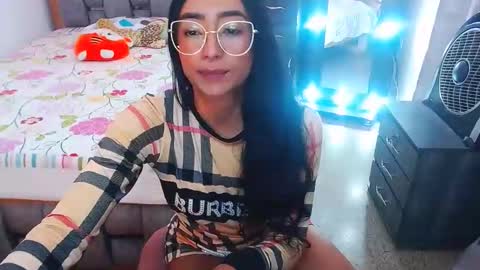 Snapshot of julieta_art1 chatting on February 2025 08:02:02 PM julieta art1 online show from February 2025 08:02:02 PM