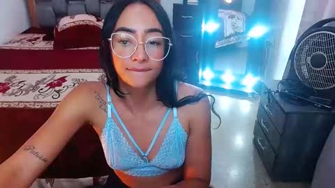 Snapshot of julieta_art1 chatting on February 2025 02:18:01 AM julieta art1 online show from February 2025 02:18:01 AM