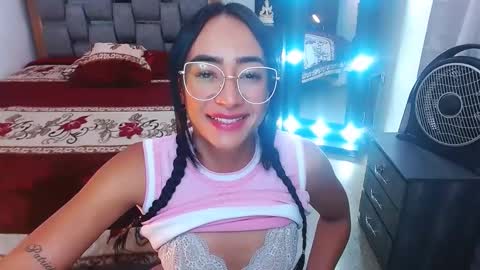Snapshot of julieta_art1 chatting on February 2025 10:04:02 PM julieta art1 online show from February 2025 10:04:02 PM