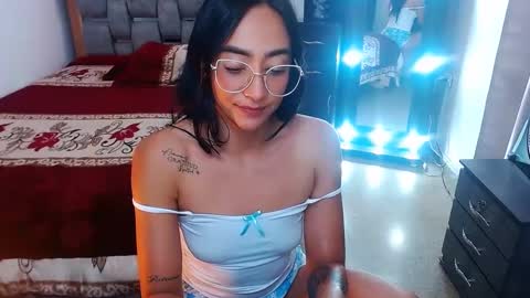 Snapshot of julieta_art1 chatting on March 2025 02:01:02 AM julieta art1 online show from March 2025 02:01:02 AM