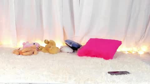 Snapshot of julieta_j chatting on December 2024 03:15:01 AM Julieta online show from December 2024 03:15:01 AM