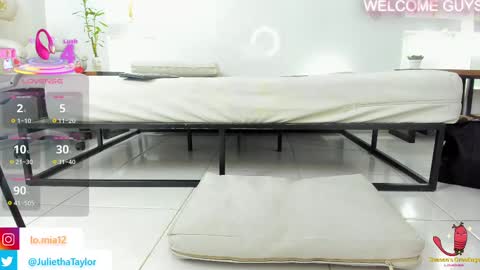 Snapshot of julietha_taylor chatting on September 2025 04:17:02 AM Julietha online show from September 2025 04:17:02 AM