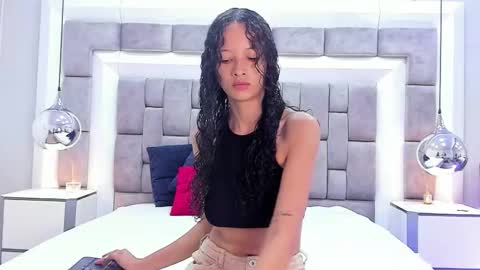 Hi guys It is a pleasure to have you here I am Julieta  online show from September 2025 12:16:01 PM