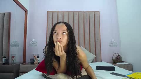 Hi guys It is a pleasure to have you here I am Julieta  online show from October 2025 01:04:02 PM