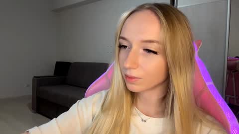 Sofie online show from November 2025 03:34:02 PM