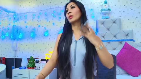 Julieta Reyes   online show from December 2024 11:50:02 AM