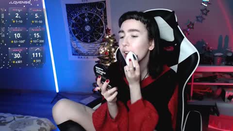 Snapshot of julscinamon chatting on December 2024 08:25:02 PM Baroness Von Cringe online show from December 2024 08:25:02 PM