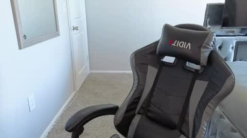 Snapshot of july_and_erick chatting on October 2025 03:00:02 PM july online show from October 2025 03:00:02 PM