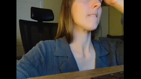 Snapshot of just_be_here chatting on September 2025 08:12:02 PM Dary online show from September 2025 08:12:02 PM