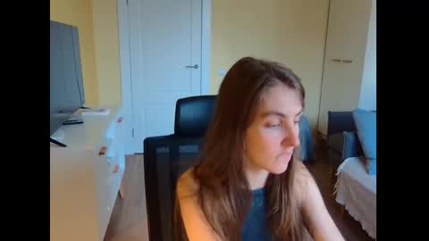 Snapshot of just_be_here chatting on November 2025 01:10:01 PM Dary online show from November 2025 01:10:01 PM