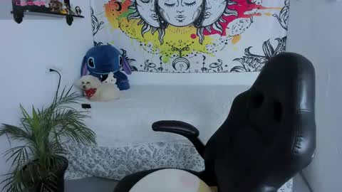 Sofia online show from December 2025 12:25:02 PM