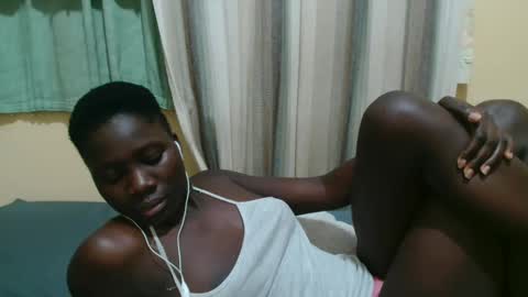 Lyra online show from October 2025 08:04:01 PM