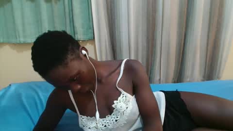 Lyra online show from October 2025 01:32:01 PM