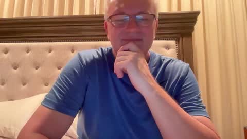 Snapshot of justavoyeurhere chatting on October 2025 01:17:01 AM Michael online show from October 2025 01:17:01 AM