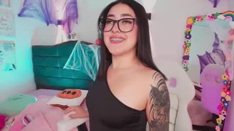 Snapshot of justonecute chatting on October 2025 08:04:02 AM Emy online show from October 2025 08:04:02 AM