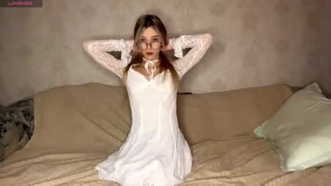 Snapshot of kaeliascorch chatting on September 2025 12:37:02 PM Hi my name is Senia online show from September 2025 12:37:02 PM