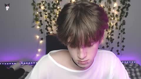 slutkai online show from November 2025 07:57:01 PM